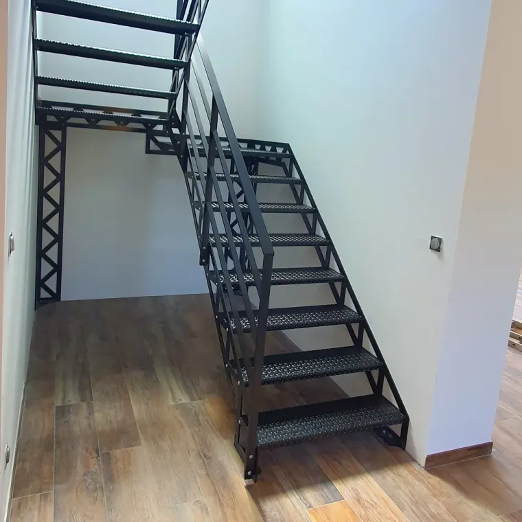 Transformez vos espaces avec notre escalier en acier sur mesure à Néfiach, Néfiach, Métallerie Art Concept