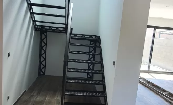 Conception, réalisation, installation d'un escalier acier dans les Pyrénées-Orientales, Néfiach, Métallerie Art Concept