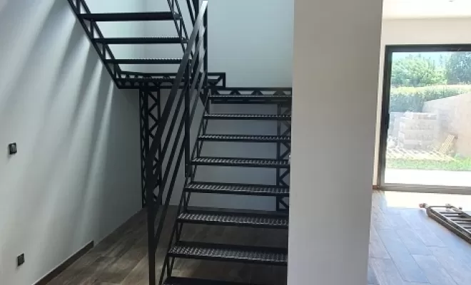 Conception, réalisation, installation d'un escalier acier dans les Pyrénées-Orientales, Néfiach, Métallerie Art Concept